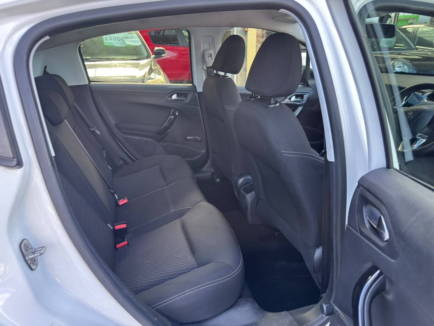 [ berth ]Peugeot 208
