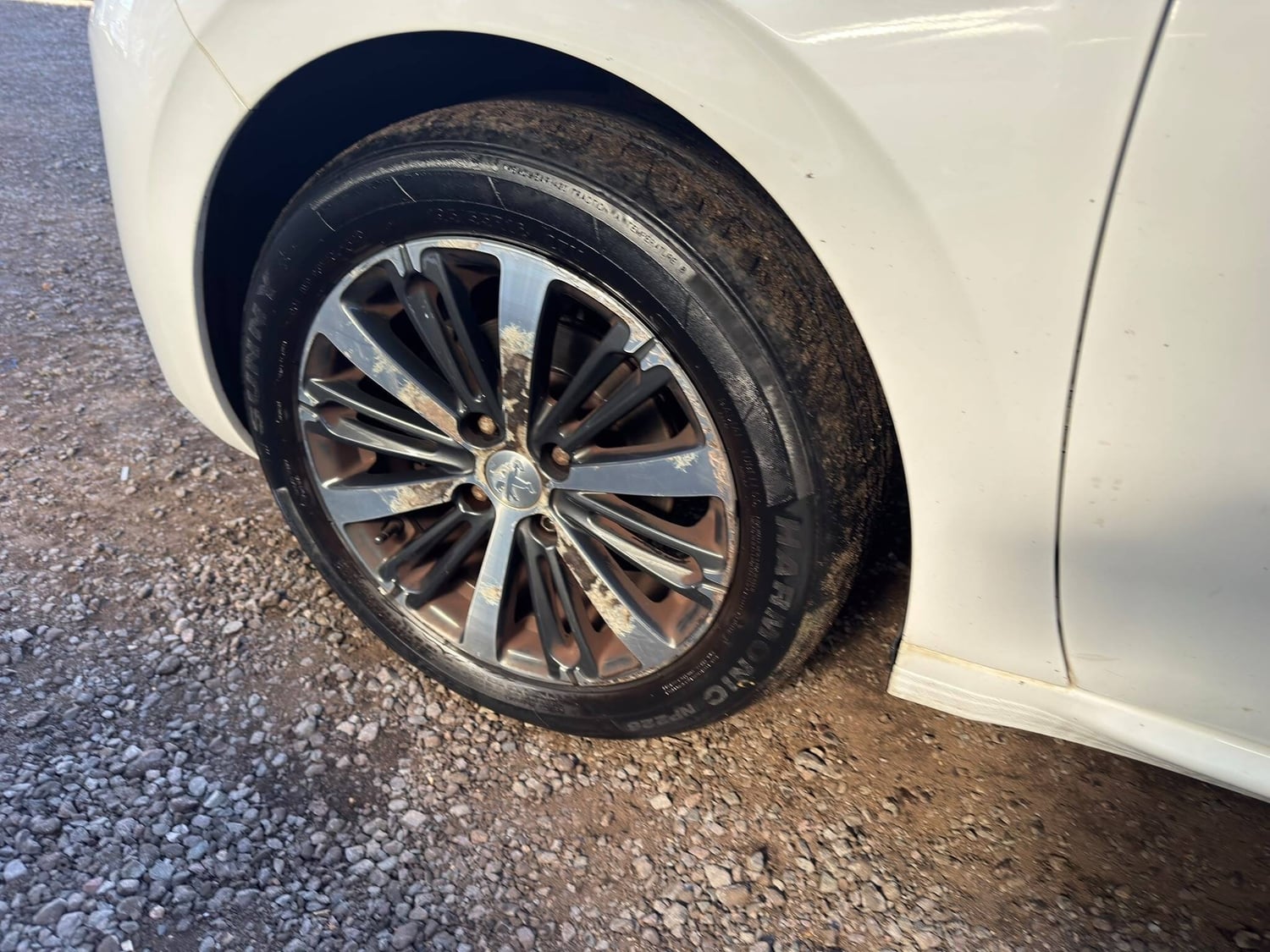 Peugeot 208 2016 - Cars in West Molesey