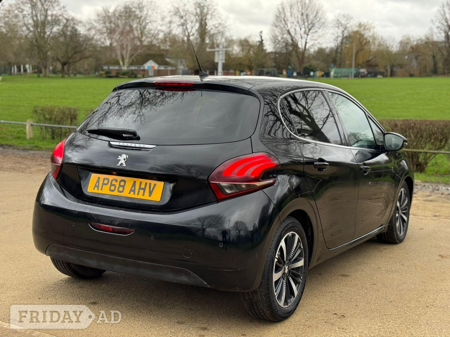 Peugeot 208 2018 - Cars in Hillingdon