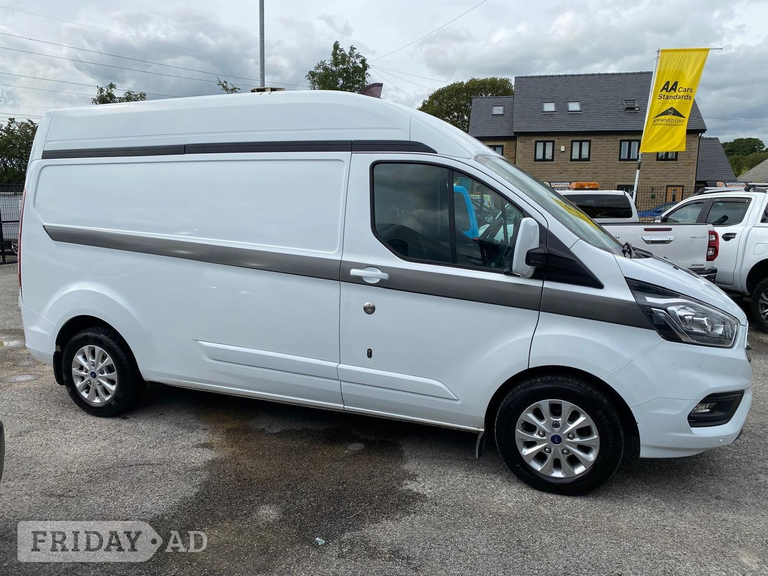 [ berth ]Ford Transit Custom