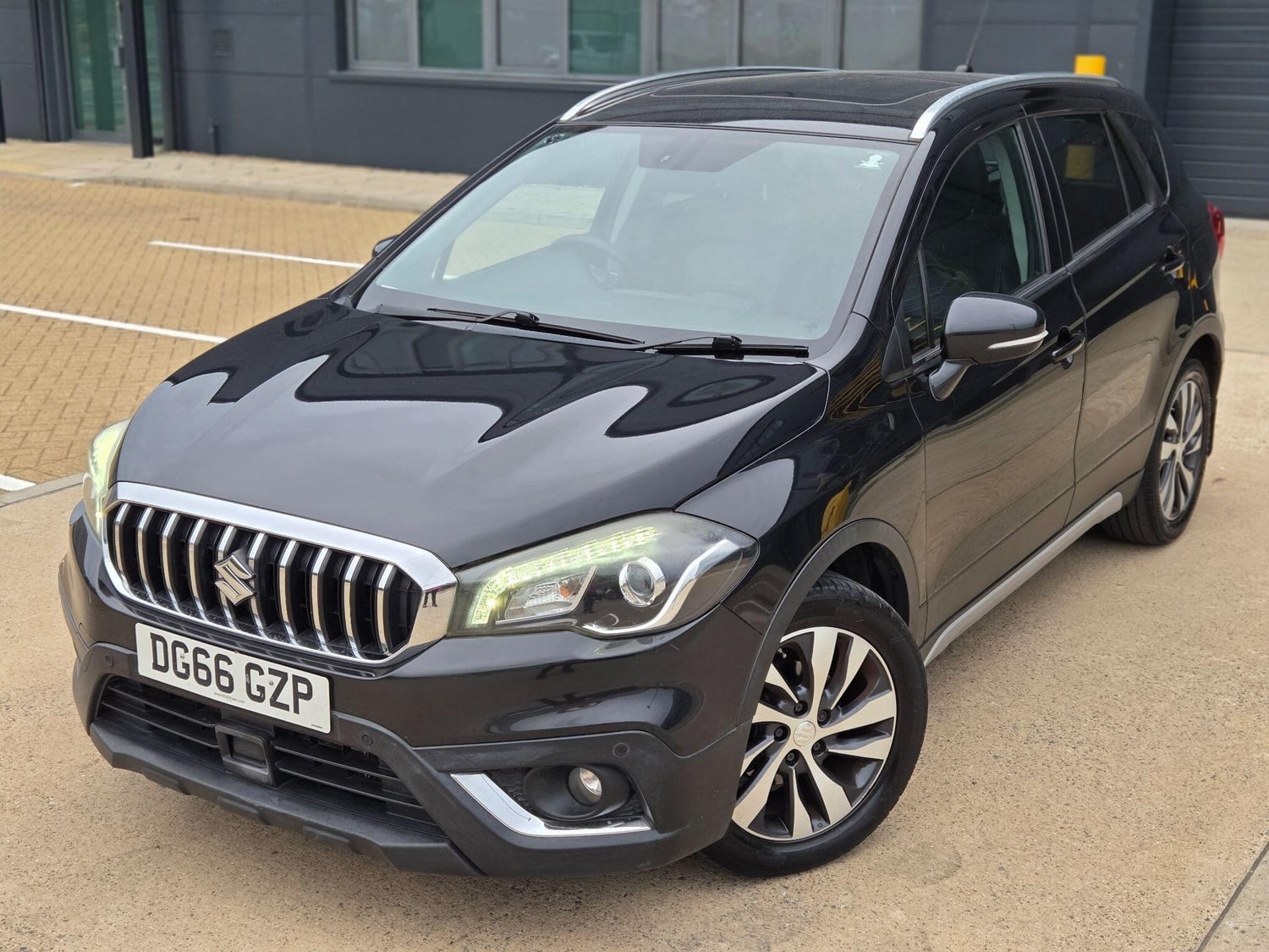 Suzuki SX4 2016 - Cars in Slough