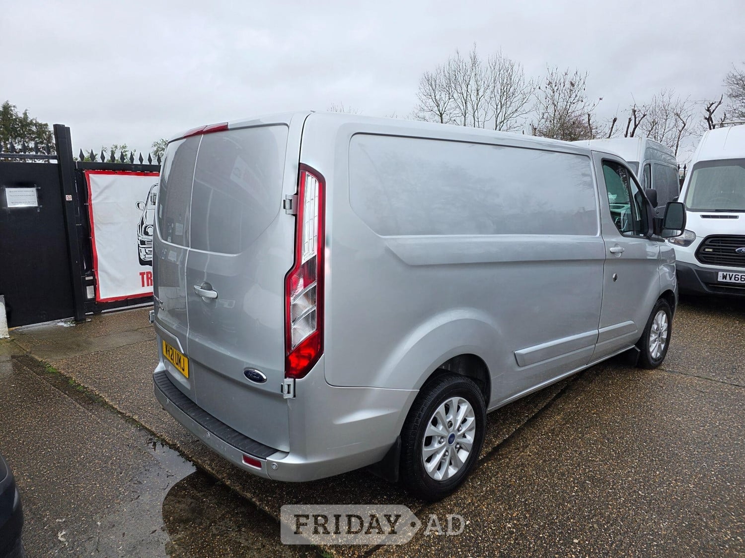[ berth ]Ford Transit Custom