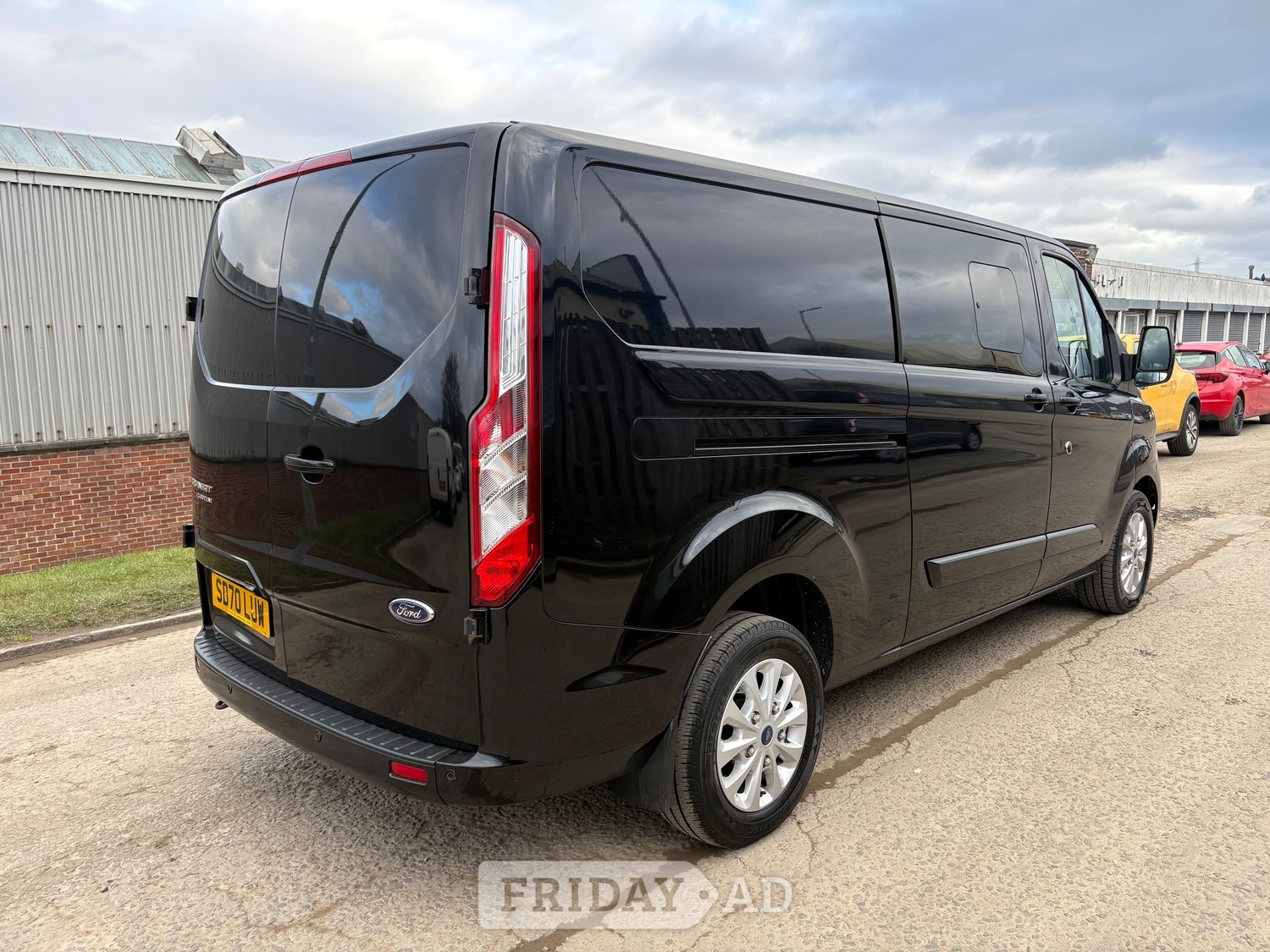 [ berth ]Ford Transit Custom