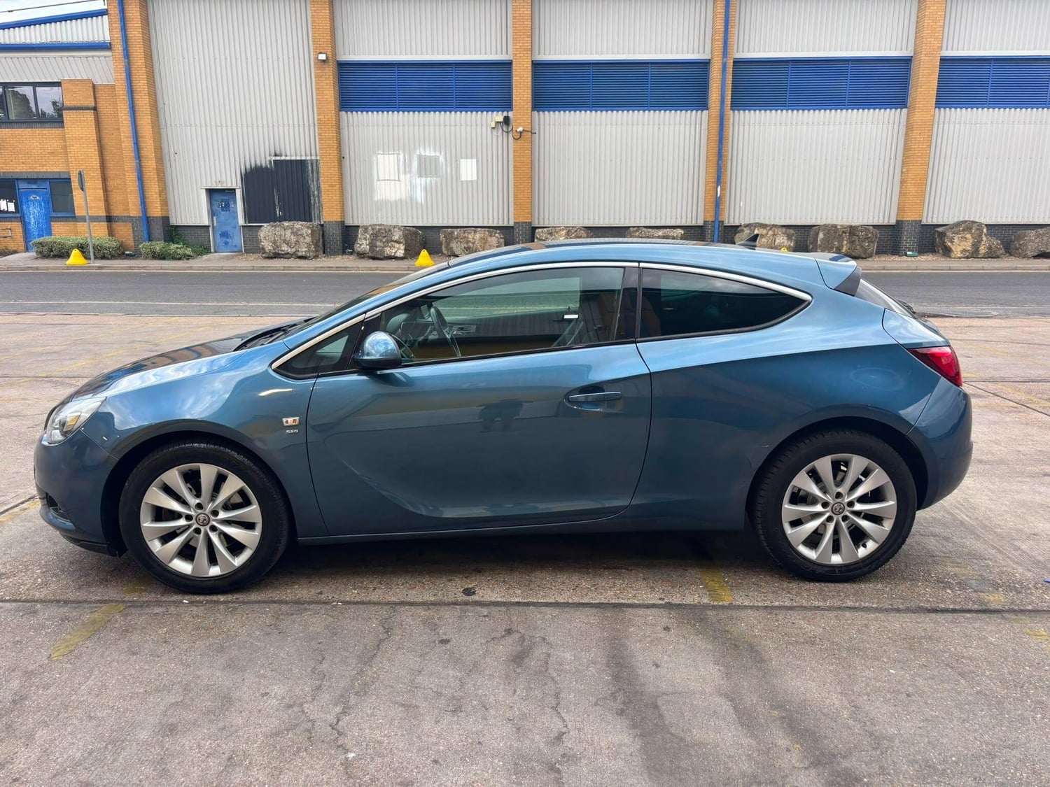 Vauxhall Astra 2014 - Cars
