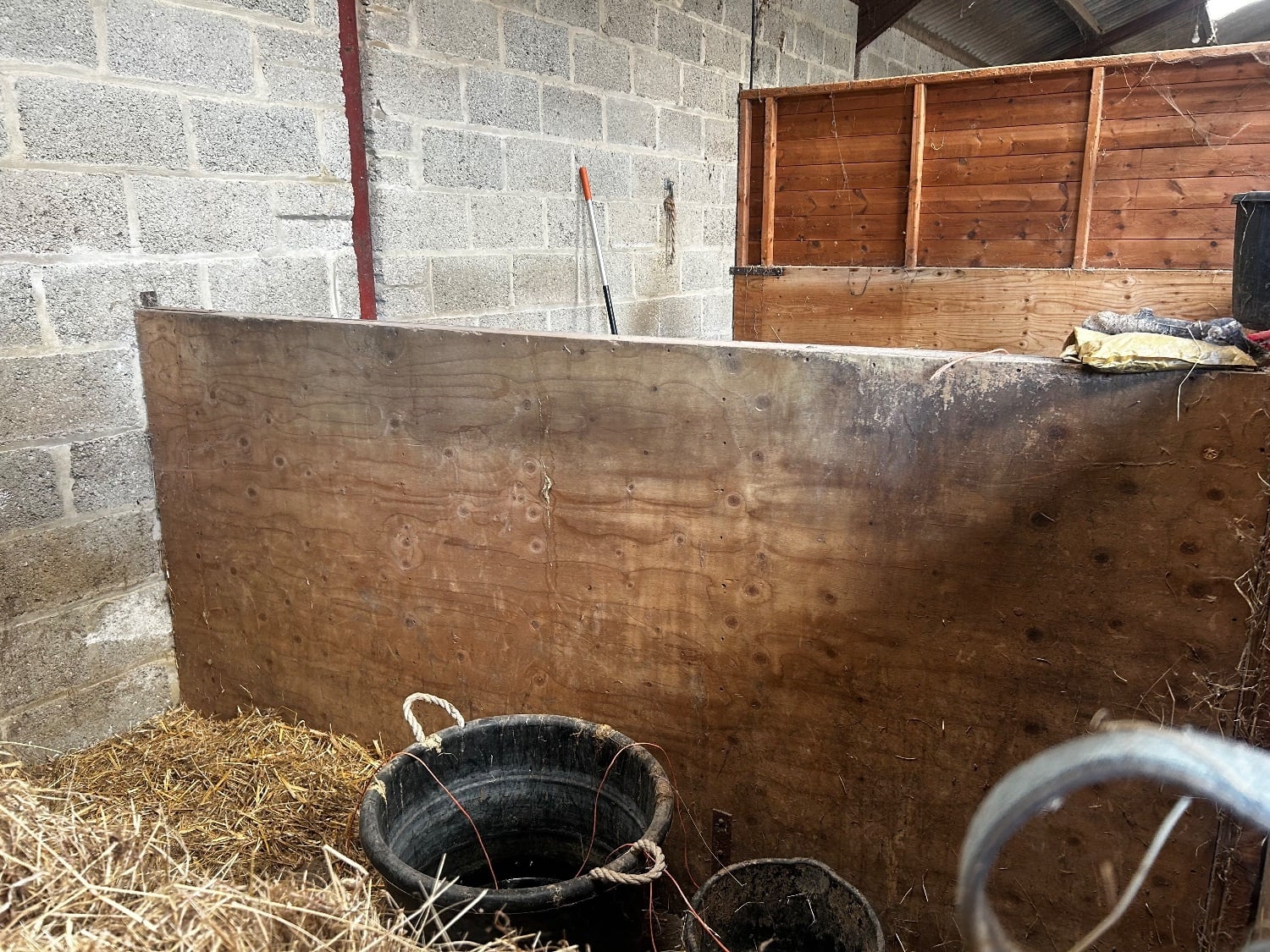 Stable partitions for inside barn 