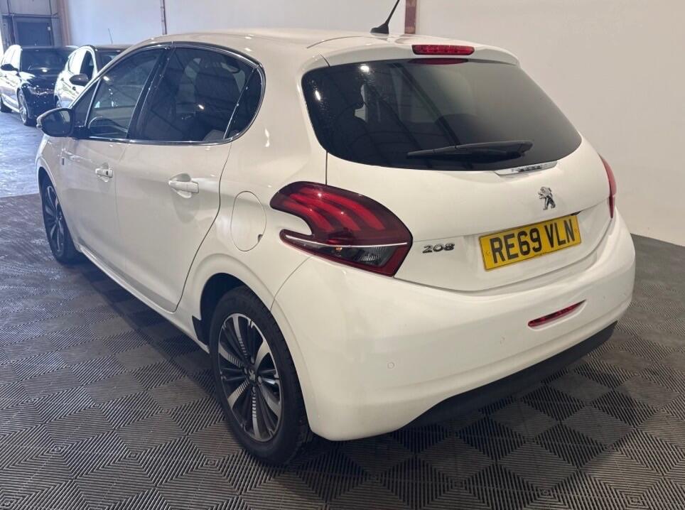 [ berth ]Peugeot 208