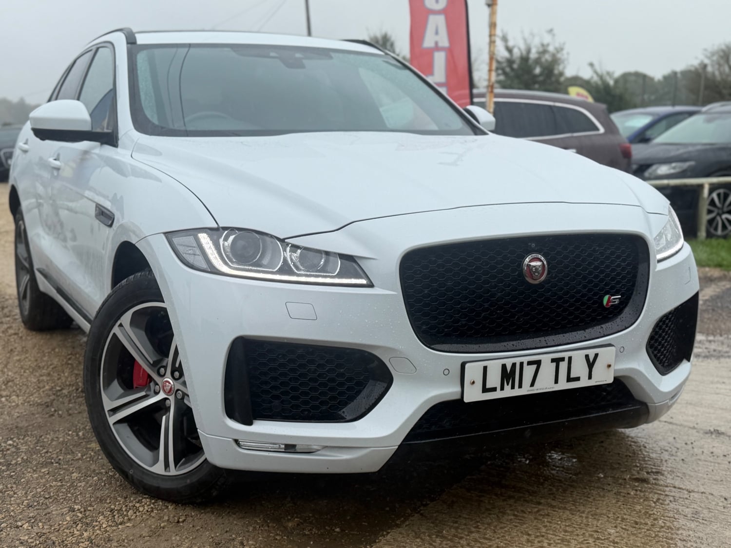 [ berth ]Jaguar F-Pace