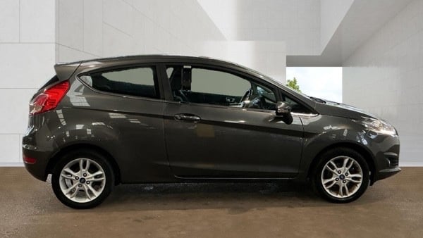 Ford Fiesta 2015 - Cars
