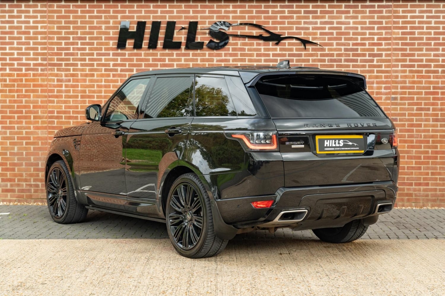 [ berth ]Land Rover Range Rover Sport