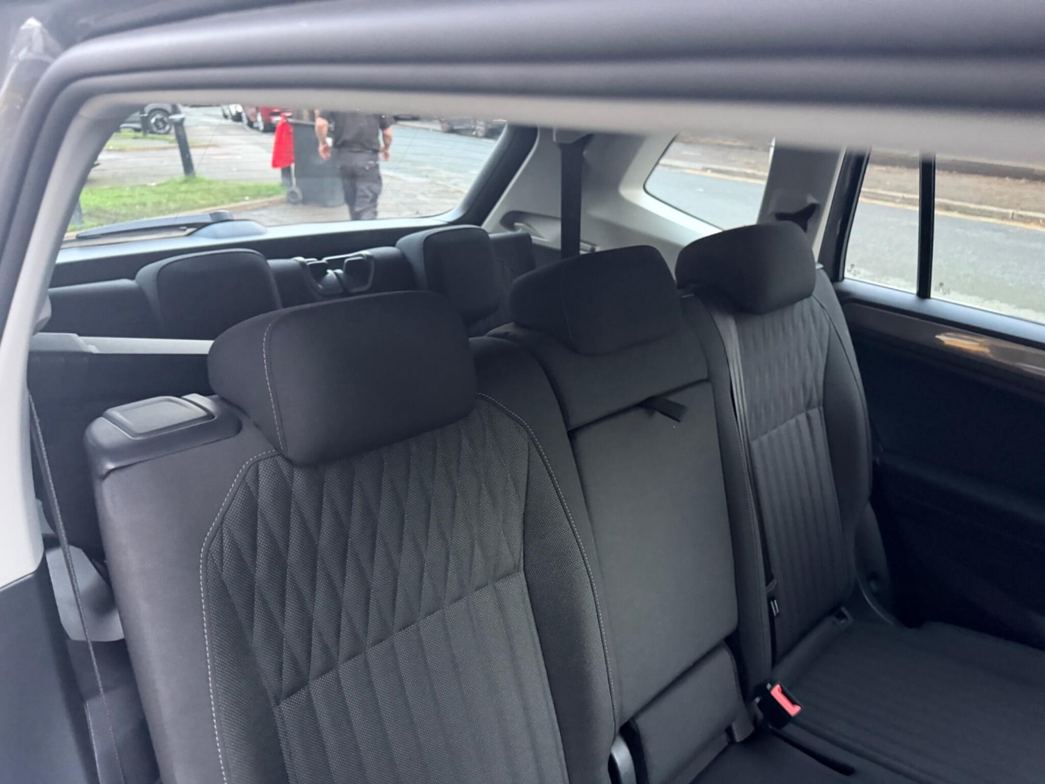 Volkswagen Tiguan 2022 - Cars