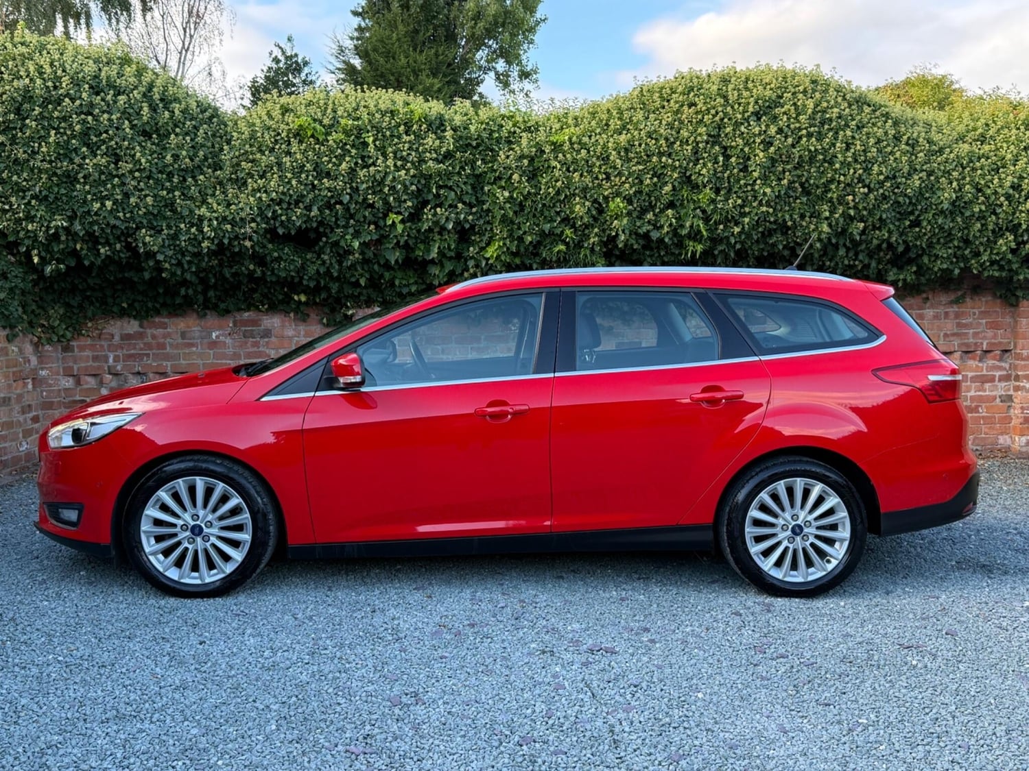 Ford Focus 2017 - Cars in Newark
