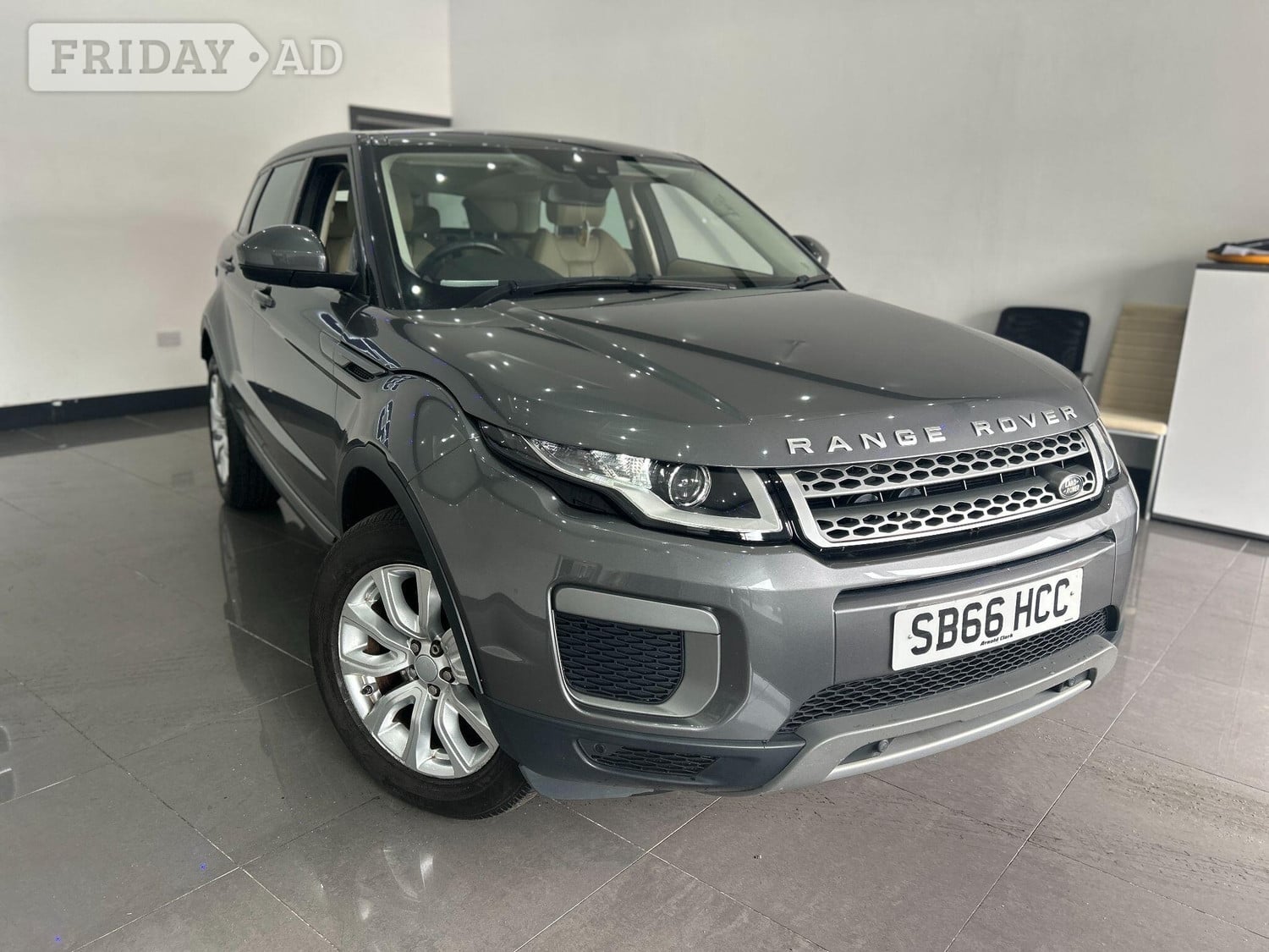 [ berth ]Land Rover Range Rover Evoque