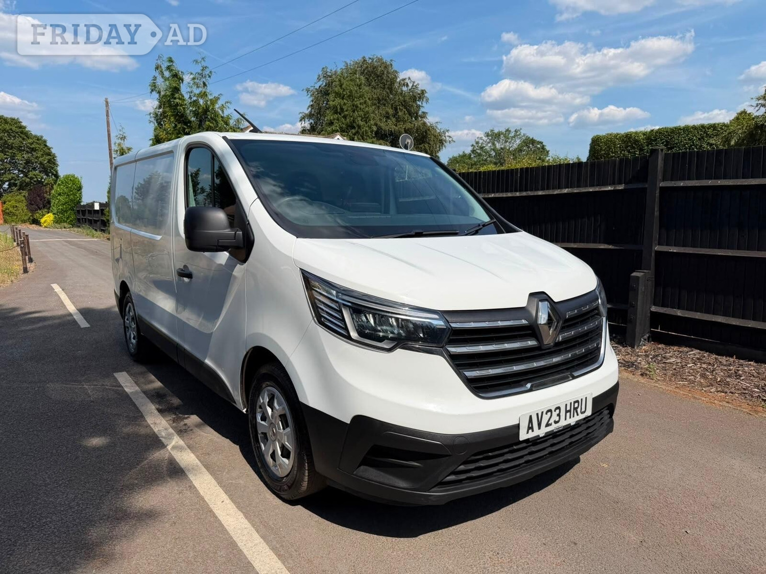 Renault Trafic 2023 in Addlestone