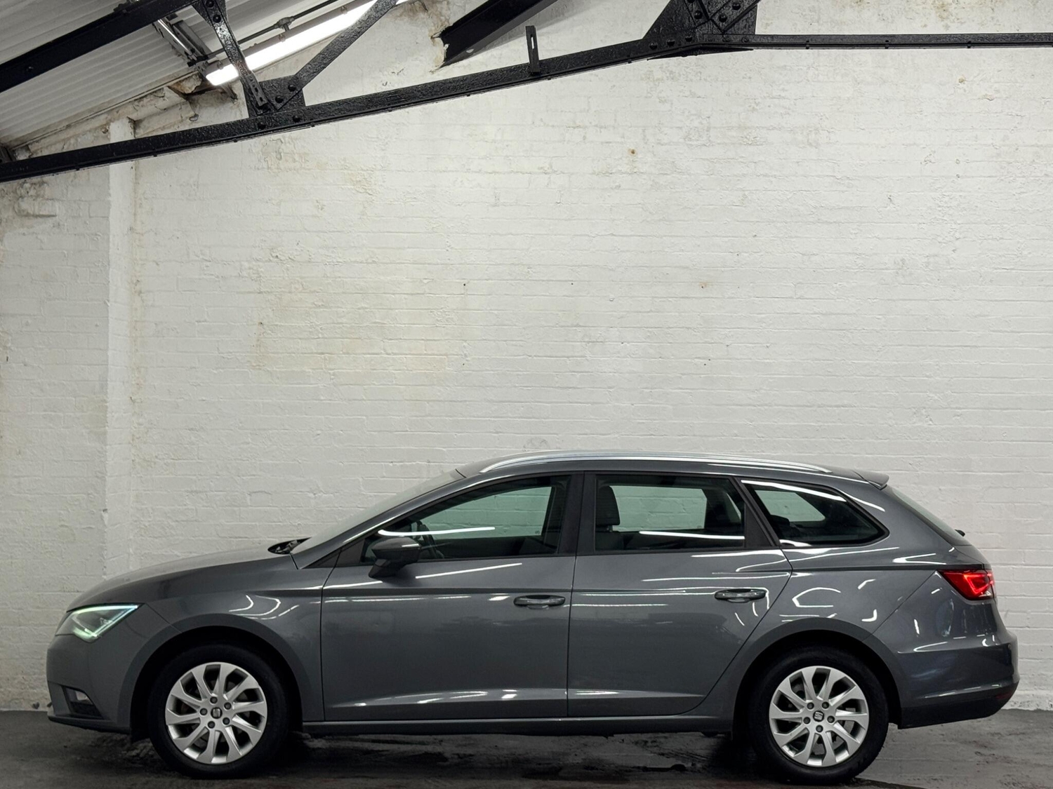 [ berth ]SEAT Leon