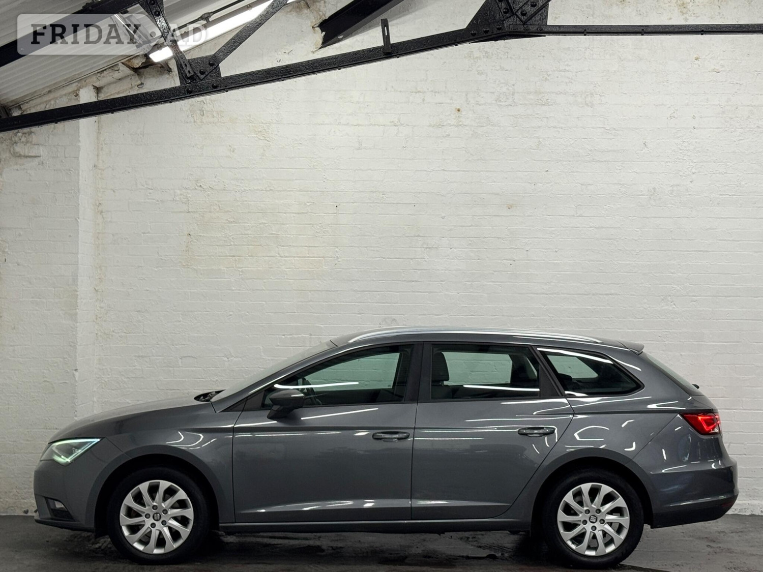 [ berth ]SEAT Leon