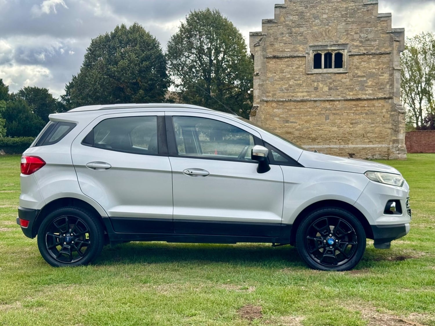 [ berth ]Ford Ecosport
