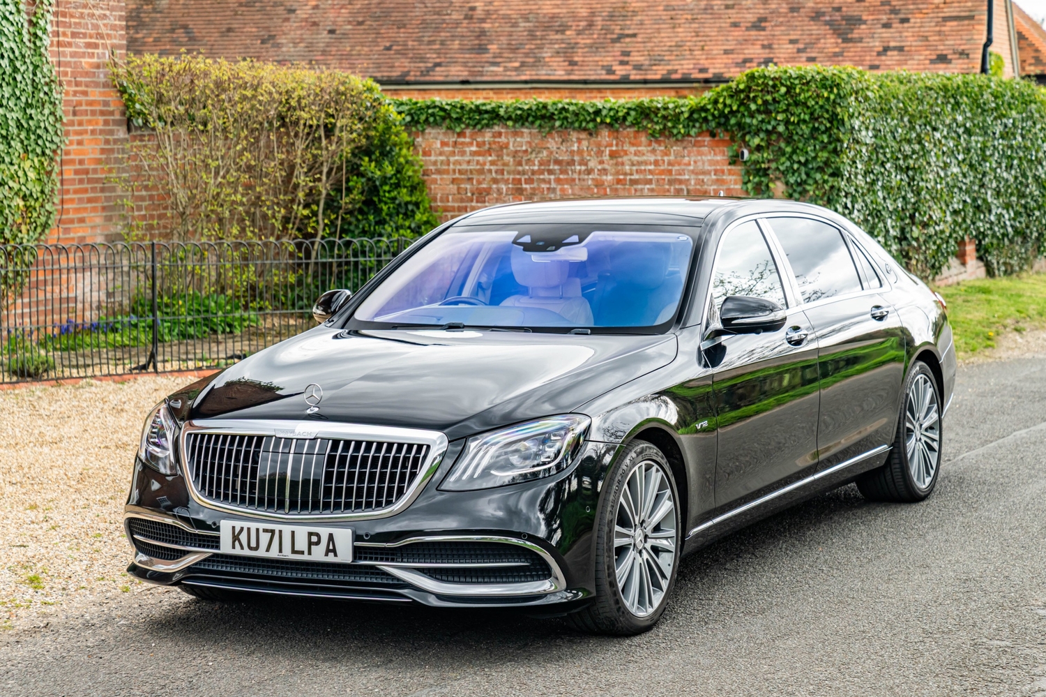 Mercedes-Benz Maybach S Class Reading