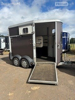 [ berth ]Ifor Williams HB506