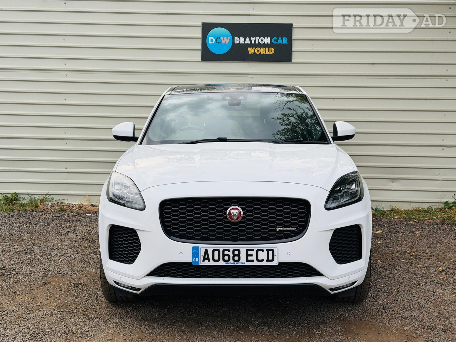 [ berth ]Jaguar E-Pace