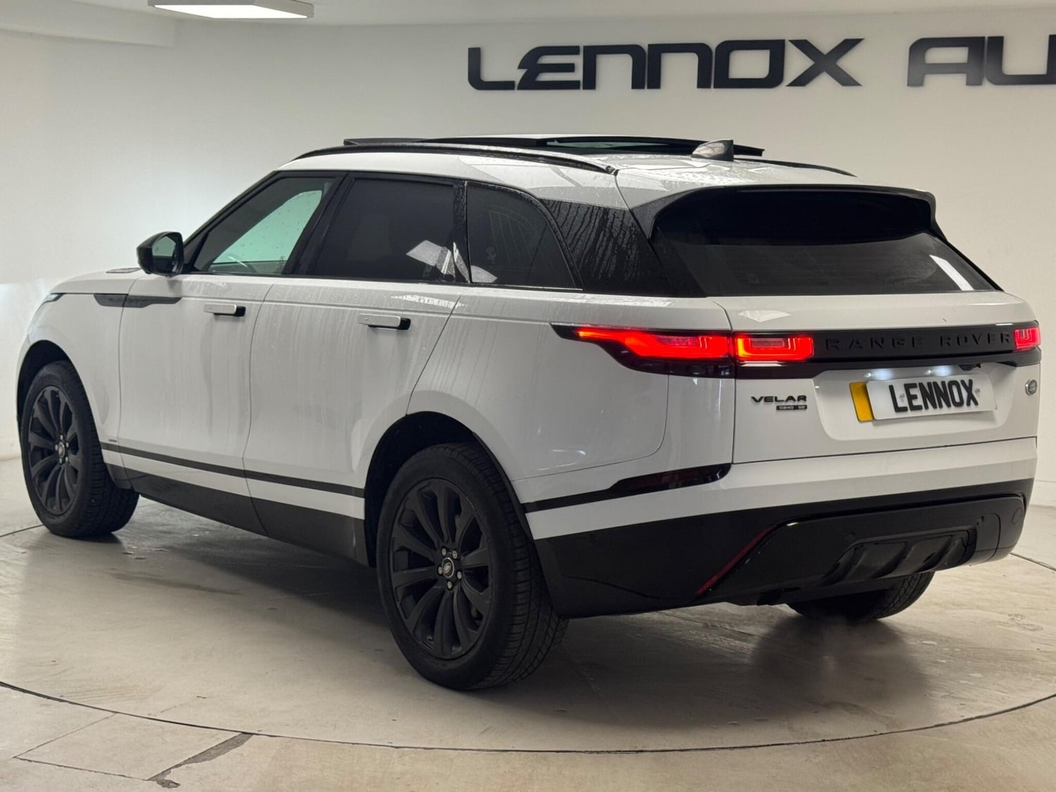 Land Rover Range Rover Velar 2018 - Cars in Brent