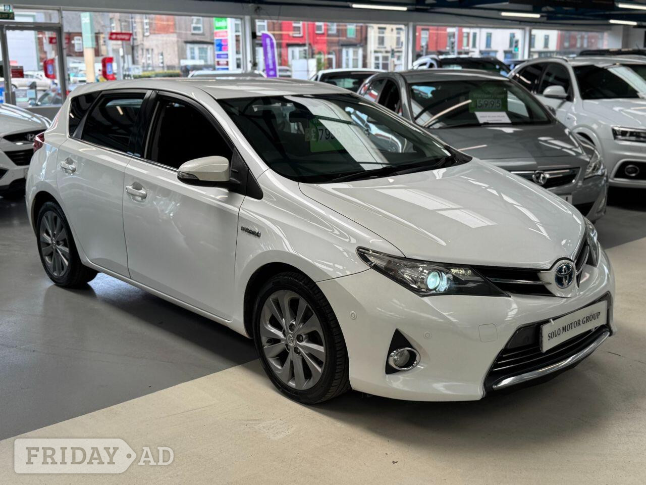 Toyota Auris 2014 - Cars in Bolton