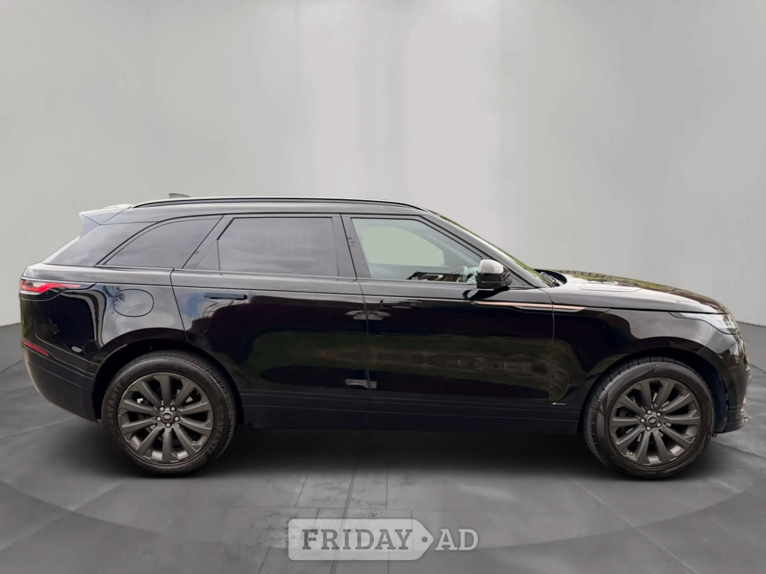 [ berth ]Land Rover Range Rover Velar