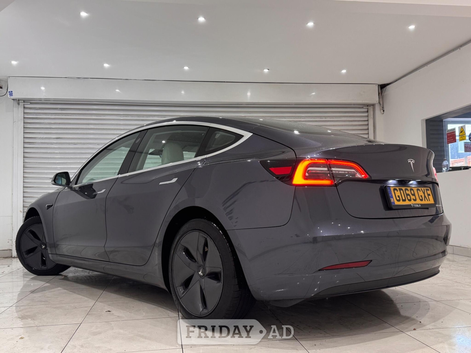 Tesla Model 3 2019 - Cars