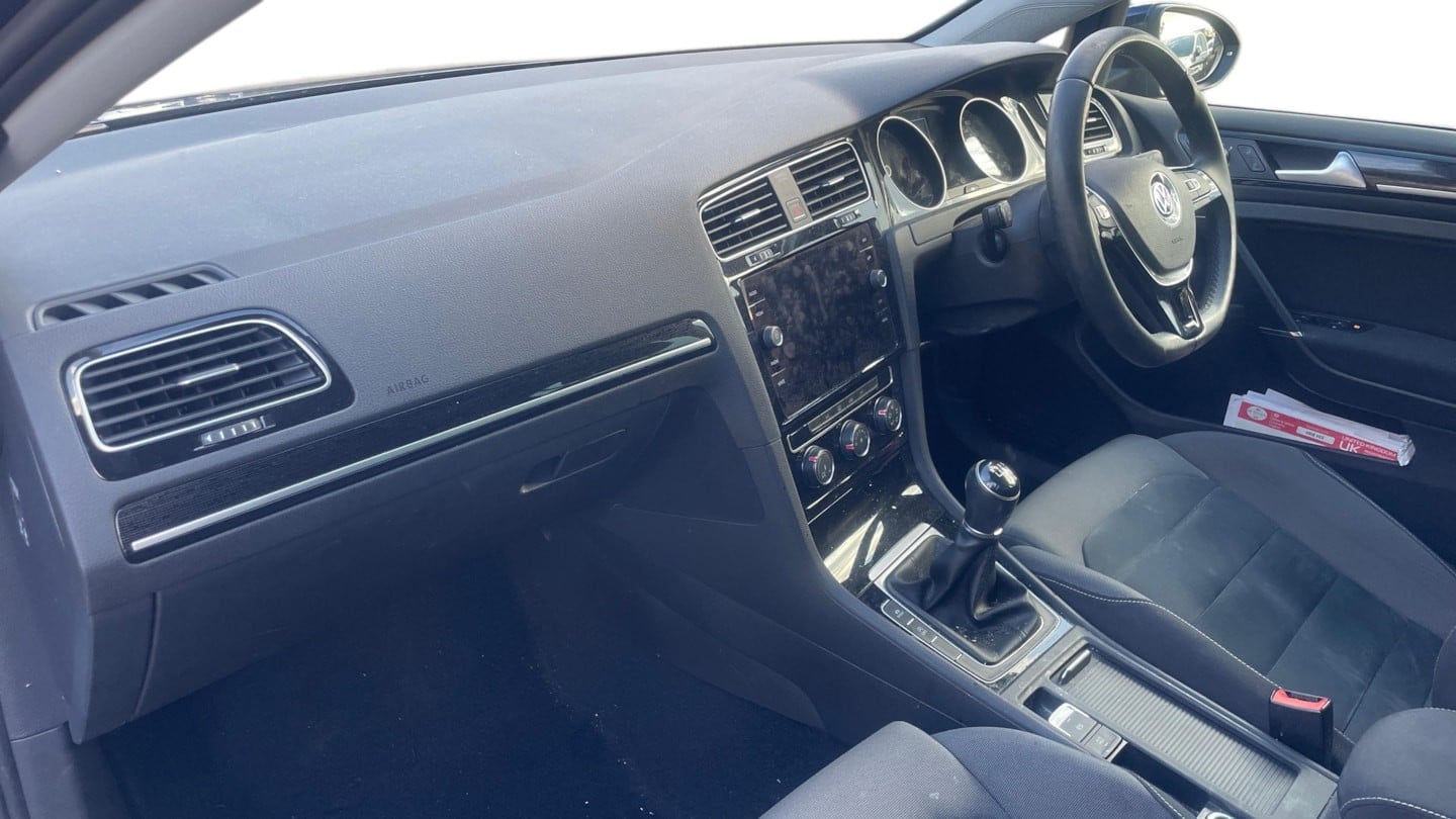 Volkswagen Golf 2018 - Cars in Horley