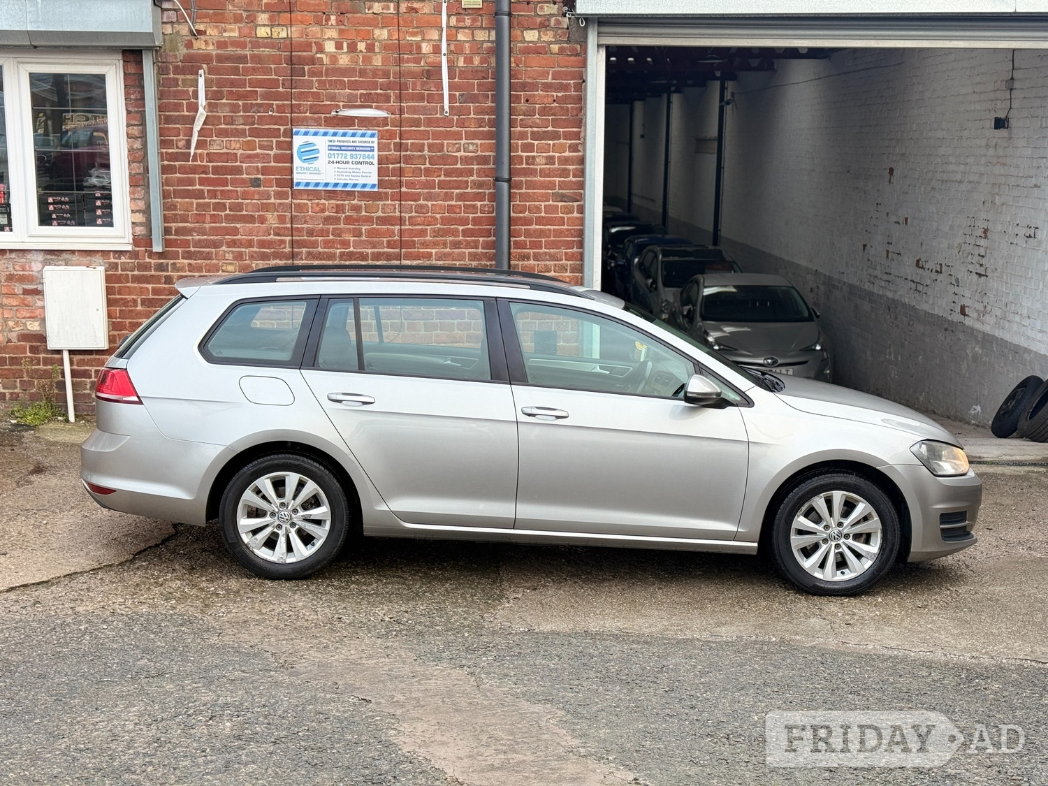 Volkswagen Golf 2015 - Cars