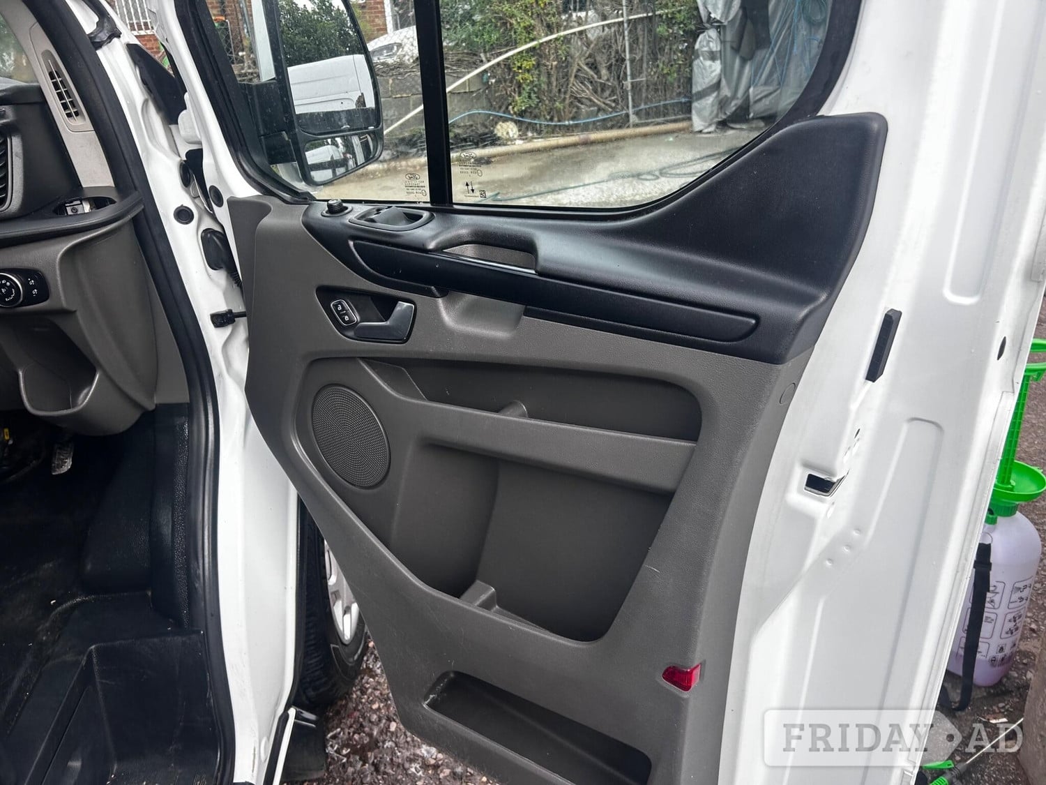 [ berth ]Ford Transit Custom
