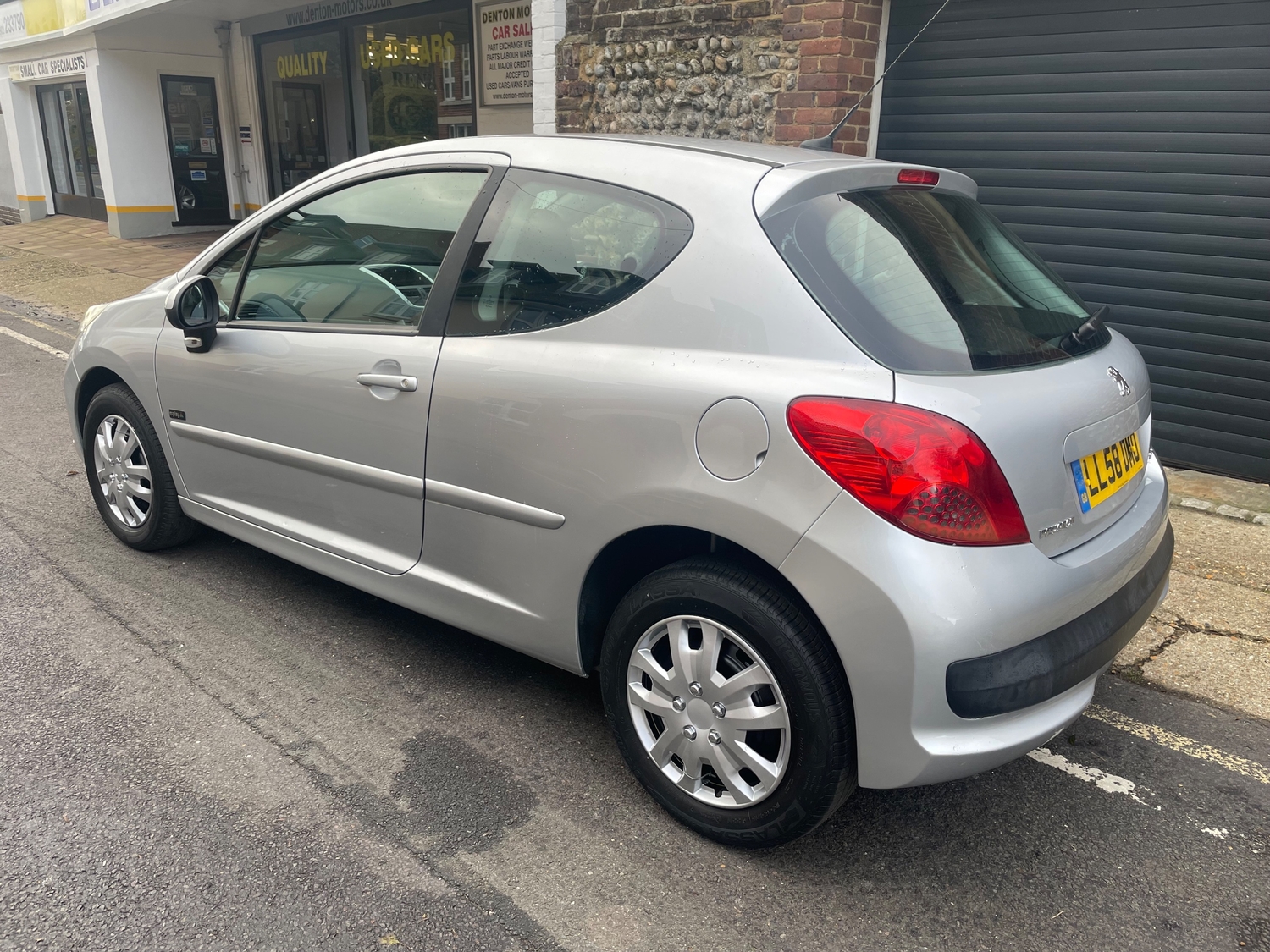 [ berth ]Peugeot 207