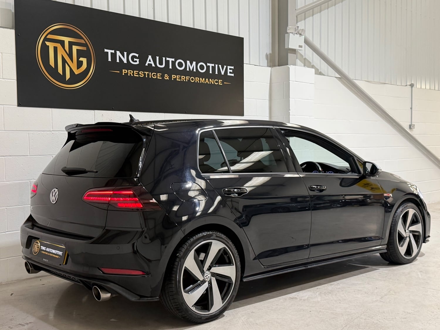 Volkswagen Golf 2017 - Cars in Croydon