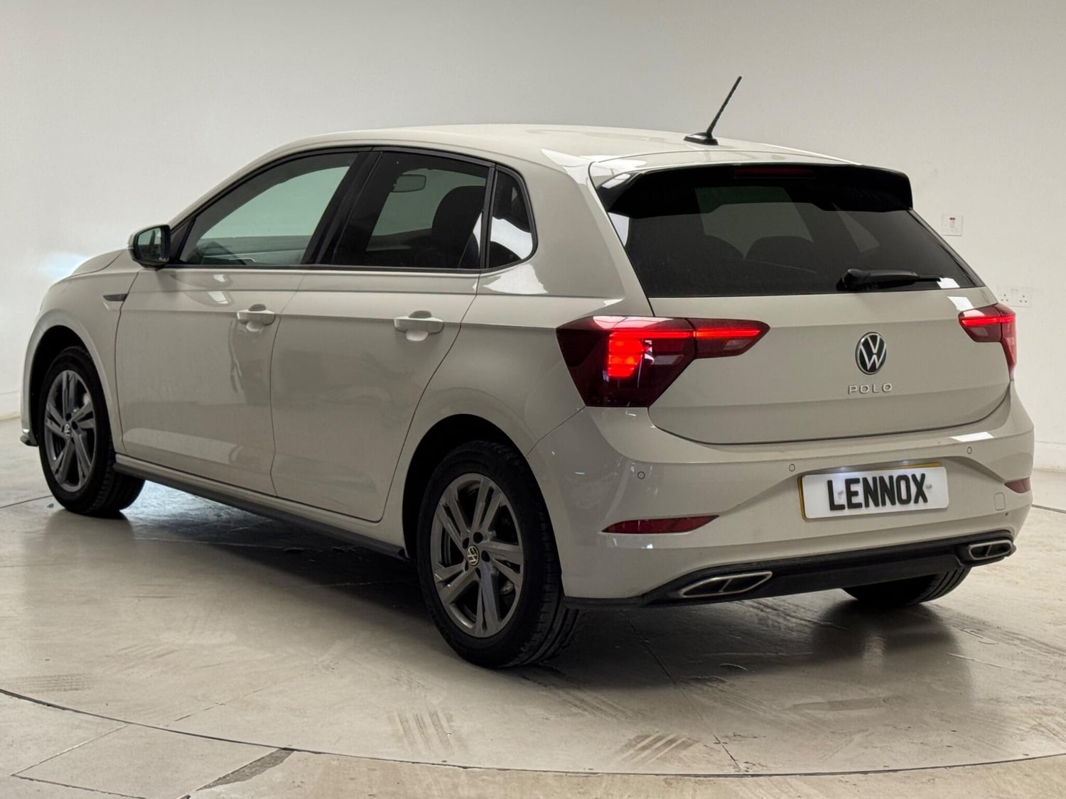 Volkswagen Polo 2023 - Cars in Brent
