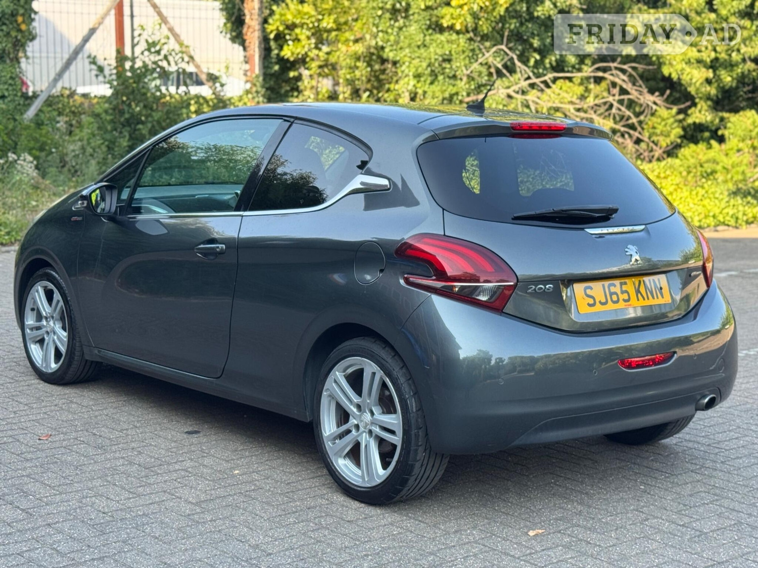 Peugeot 208 2015 - Cars in Hillingdon