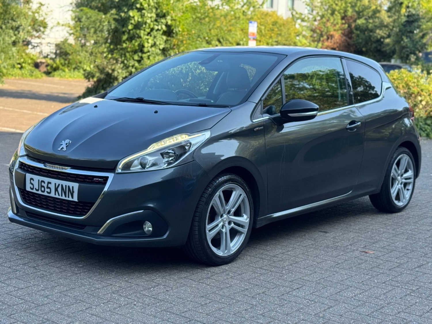 Peugeot 208 Hillingdon