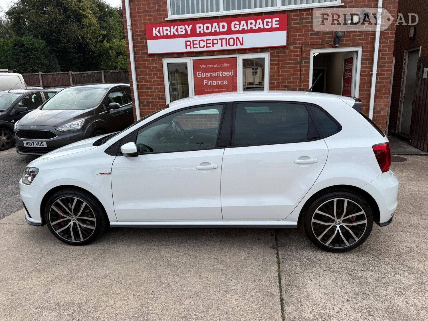 Volkswagen Polo 2015 - Cars