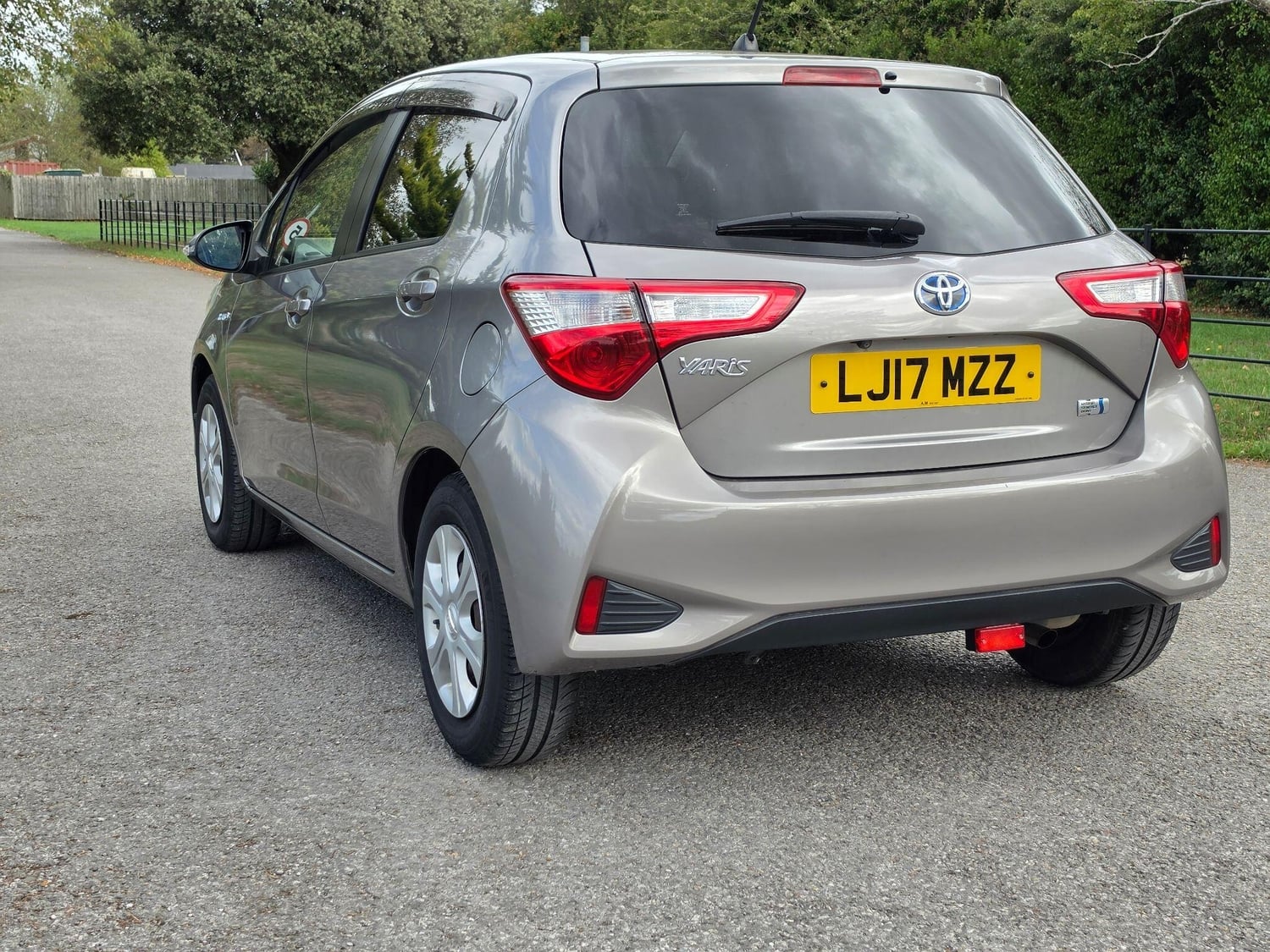 Toyota Yaris 2017 - Cars in Ashford