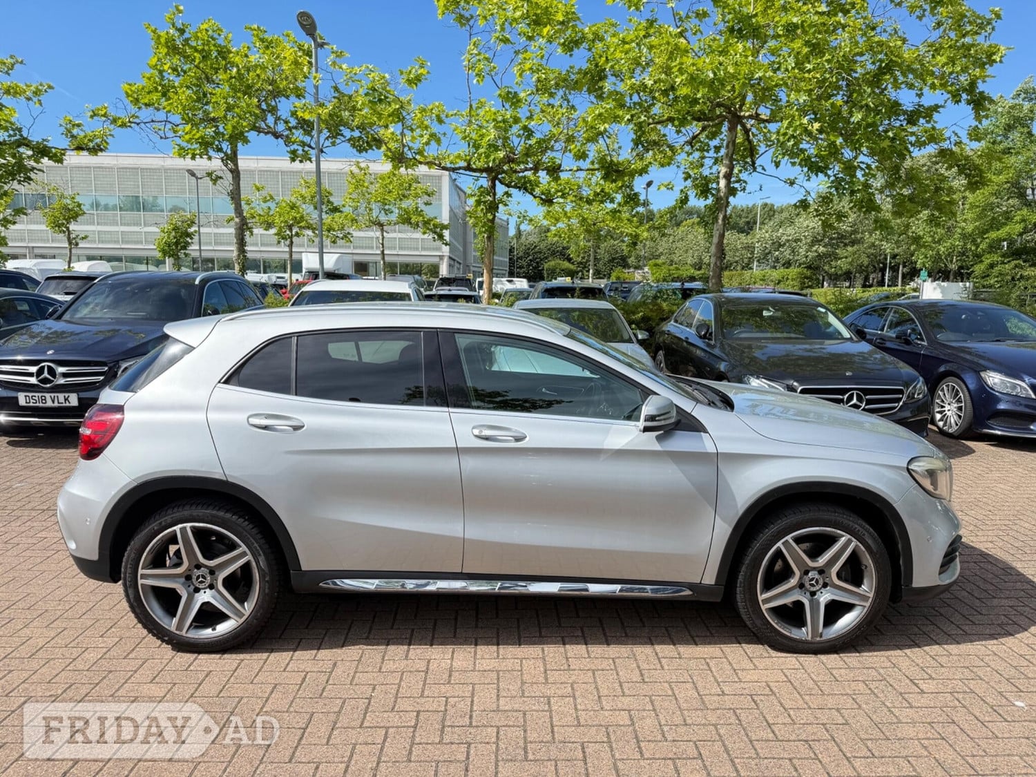 [ berth ]Mercedes-Benz GLA