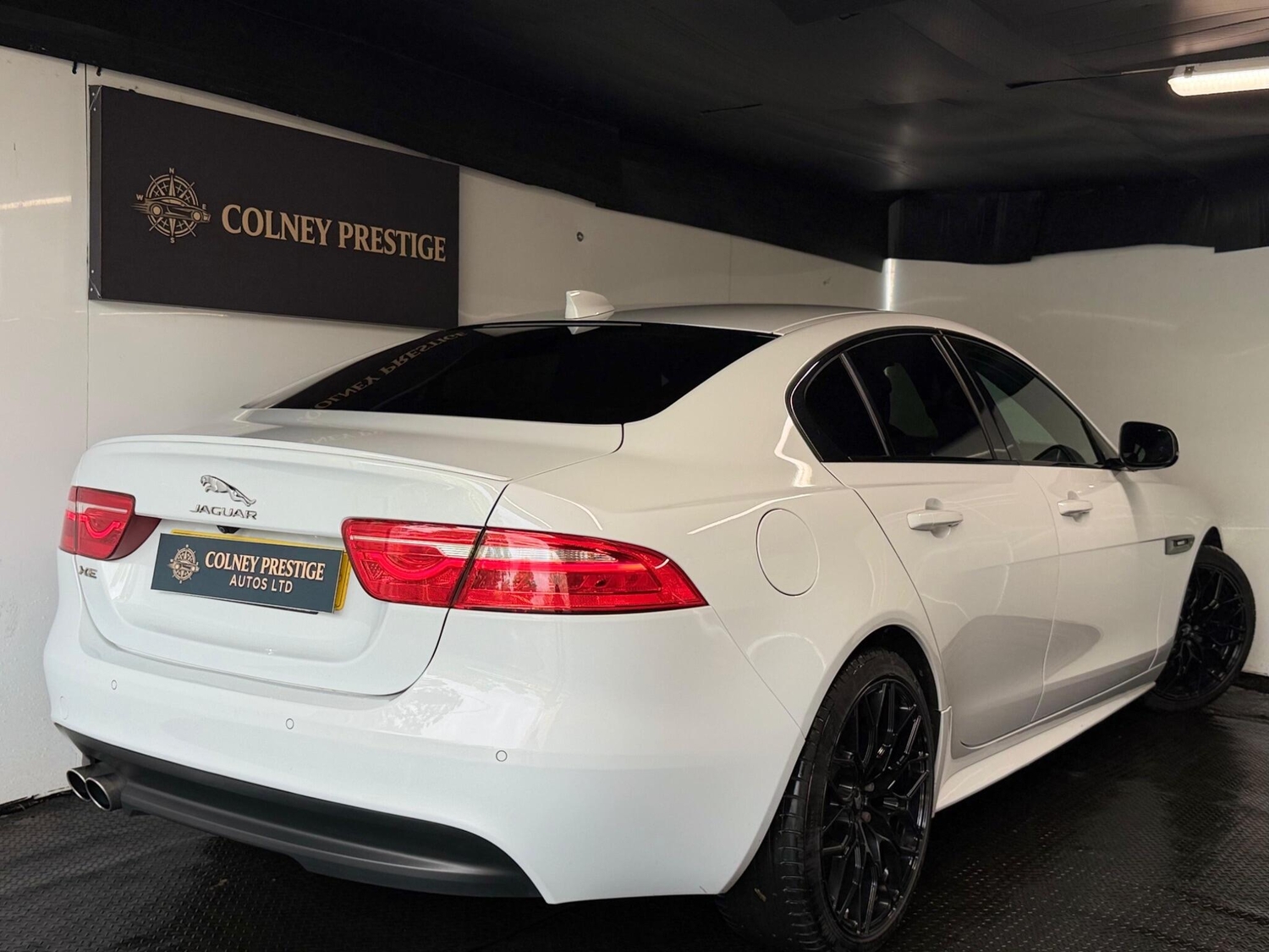 Jaguar XE 2016 - Cars in St. Albans