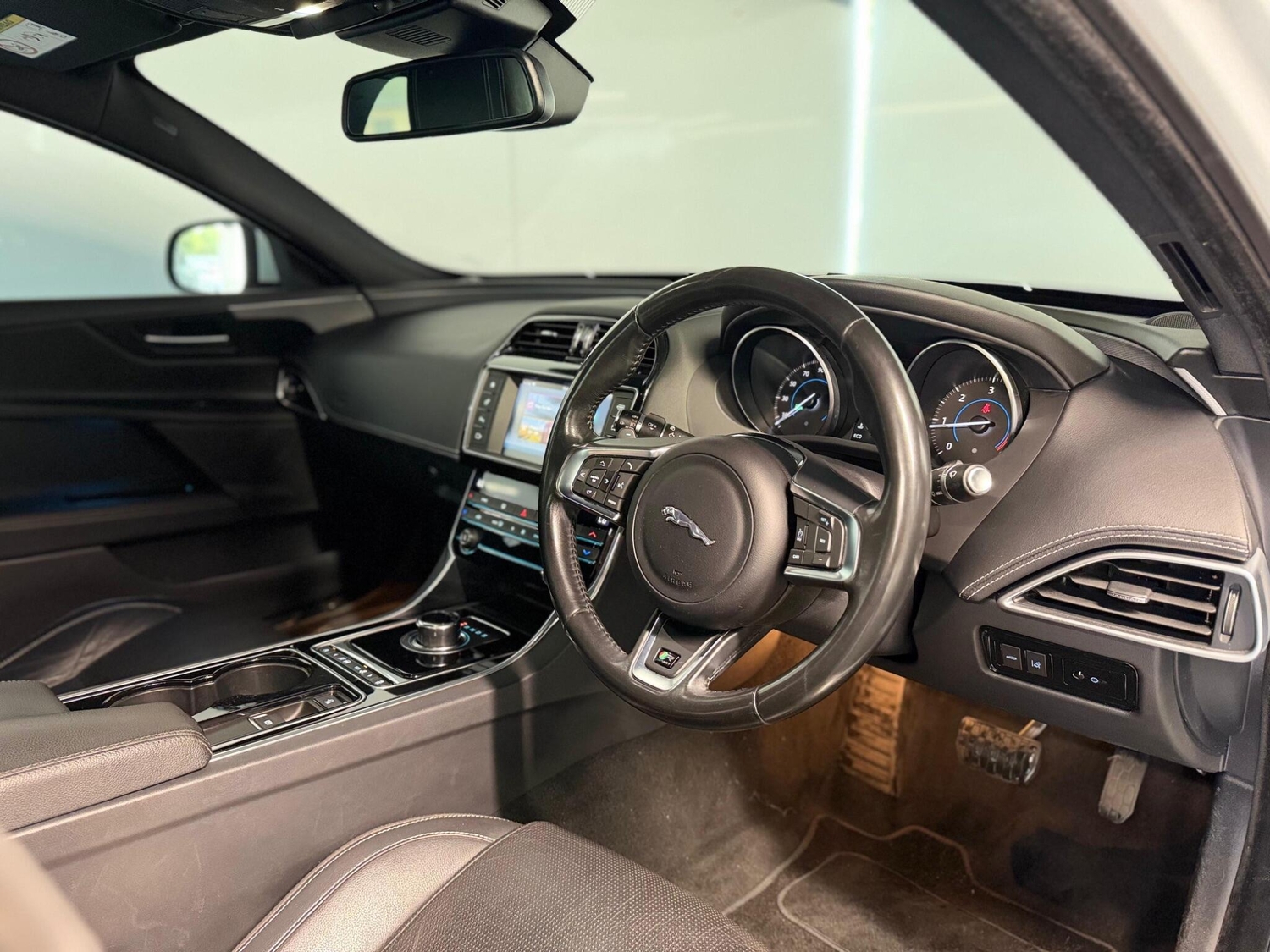 Jaguar XE 2016 - Cars