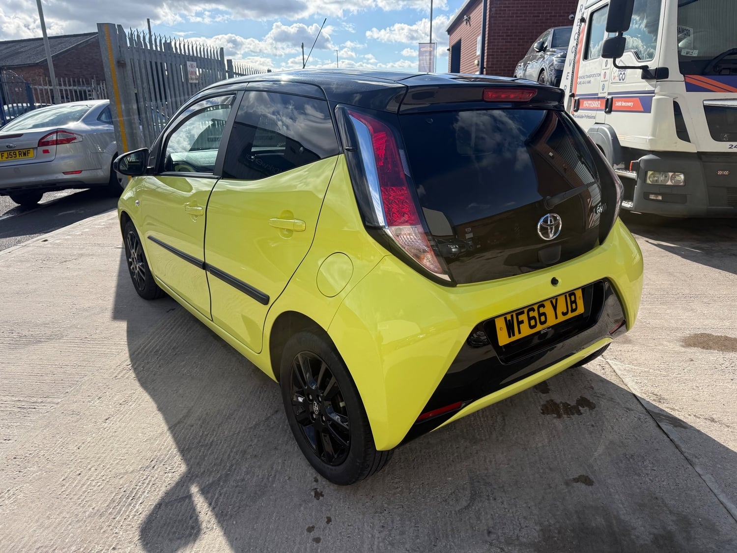 Toyota Aygo 2016 - Cars