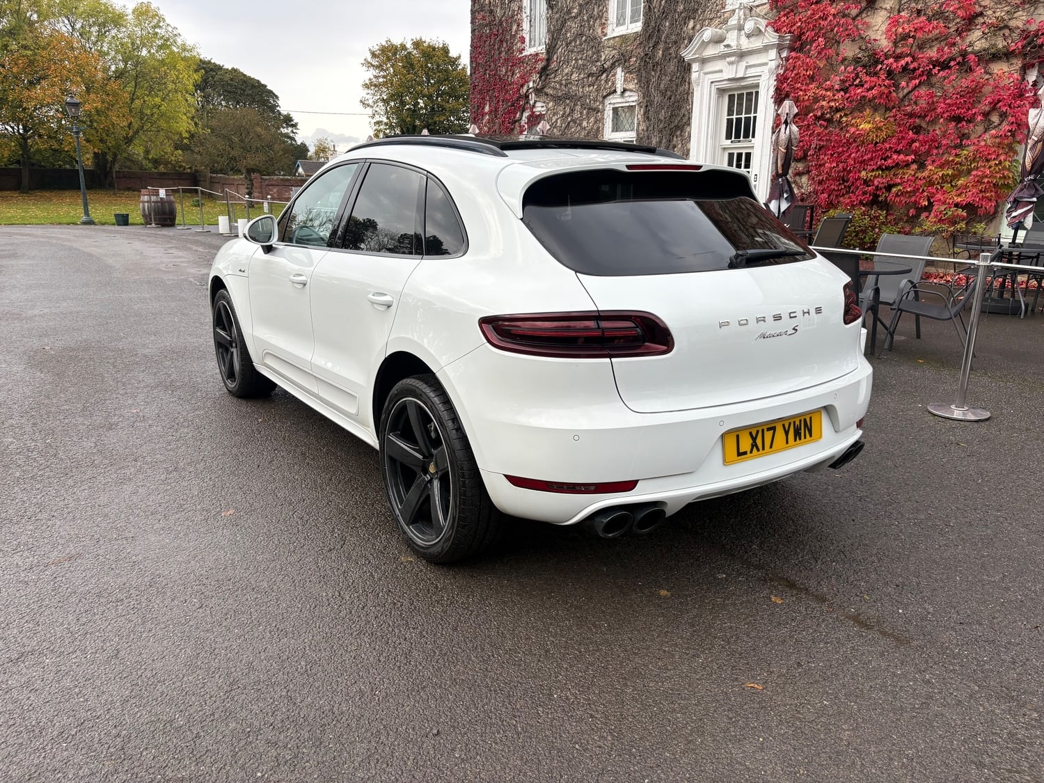[ berth ]Porsche Macan