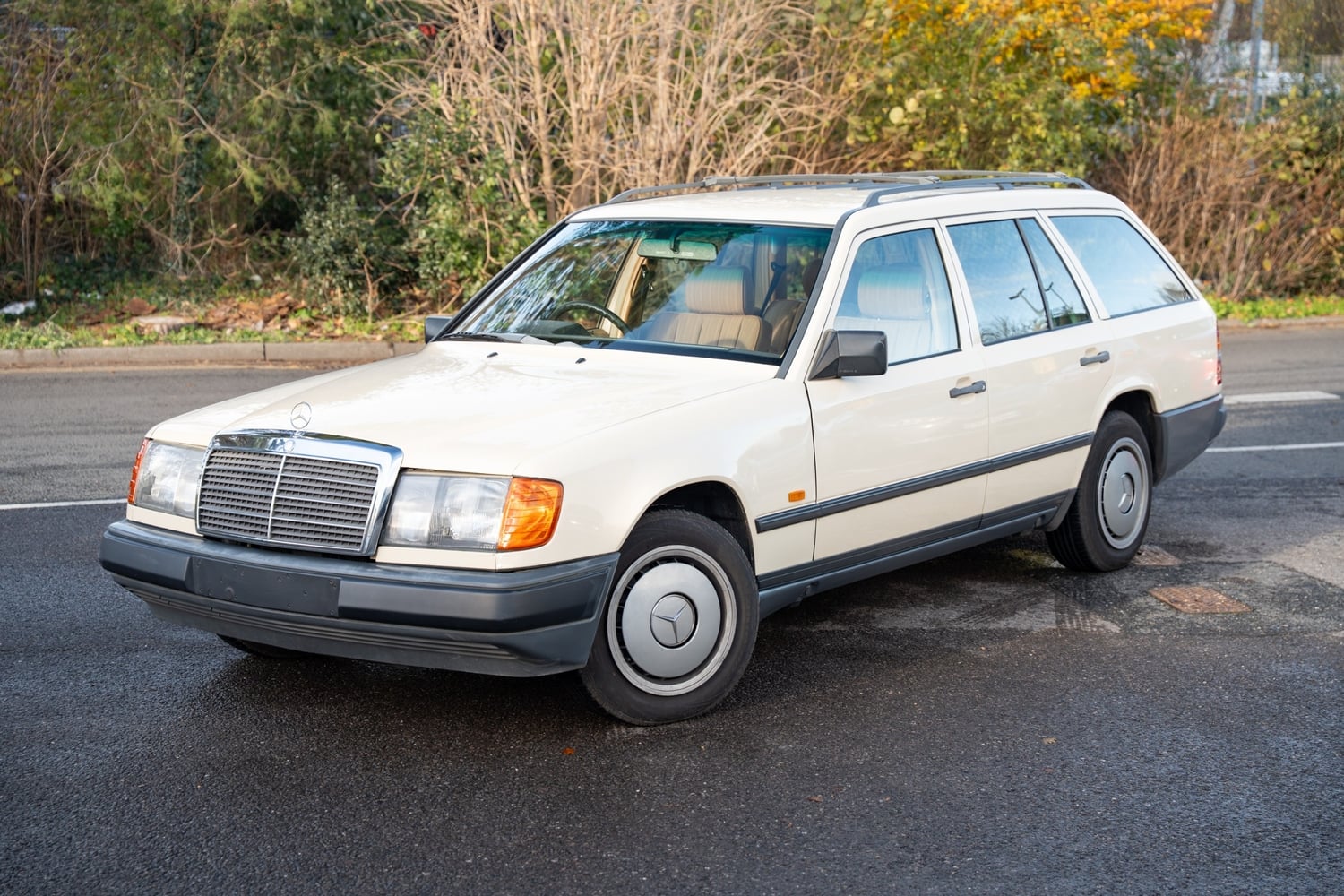 [ berth ]Mercedes-Benz 230