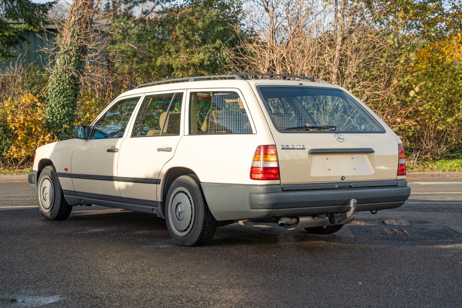 Mercedes-Benz 230 1989 - Cars