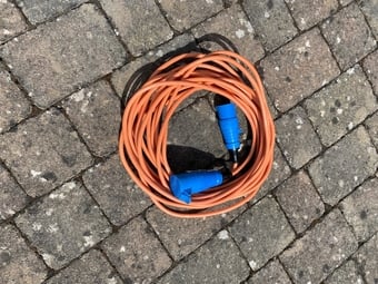 15 Metre Hook-Up Cable 