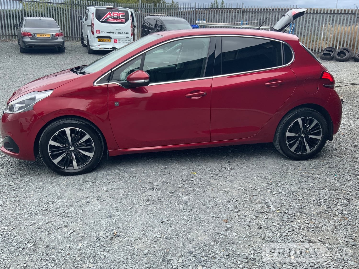 Peugeot 208 2019 - Cars