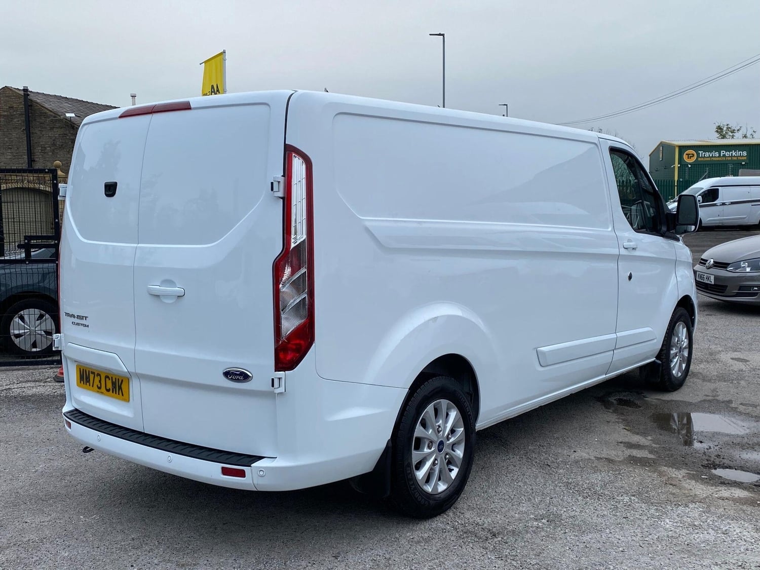 [ berth ]Ford Transit Custom