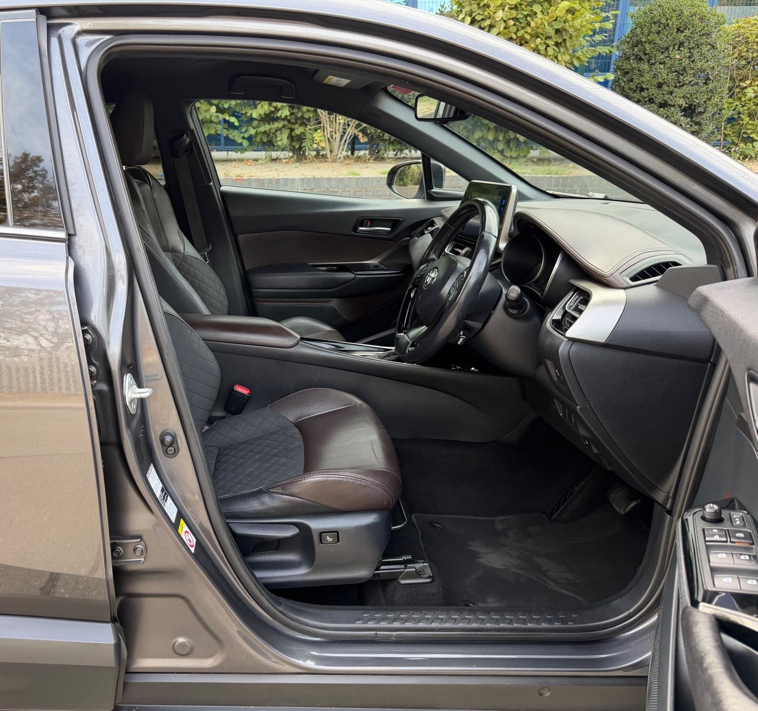 [ berth ]Toyota C-HR