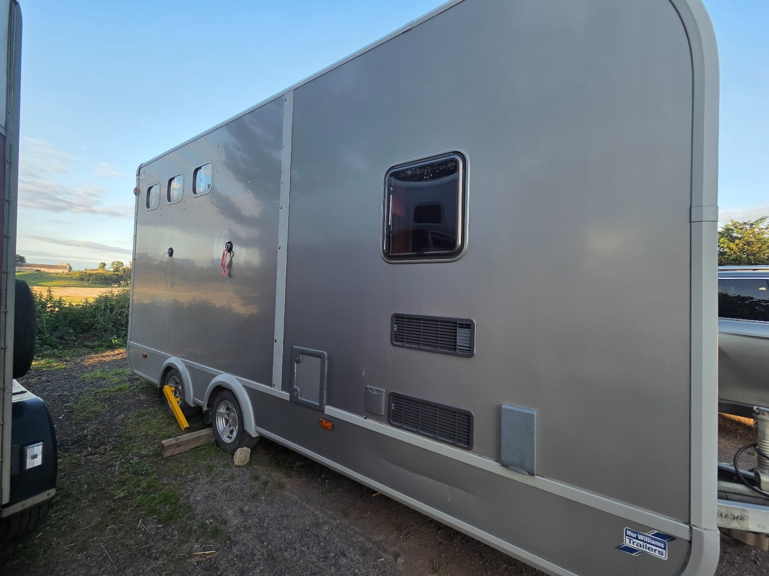 [ berth ]Ifor Williams Eventa L Gold