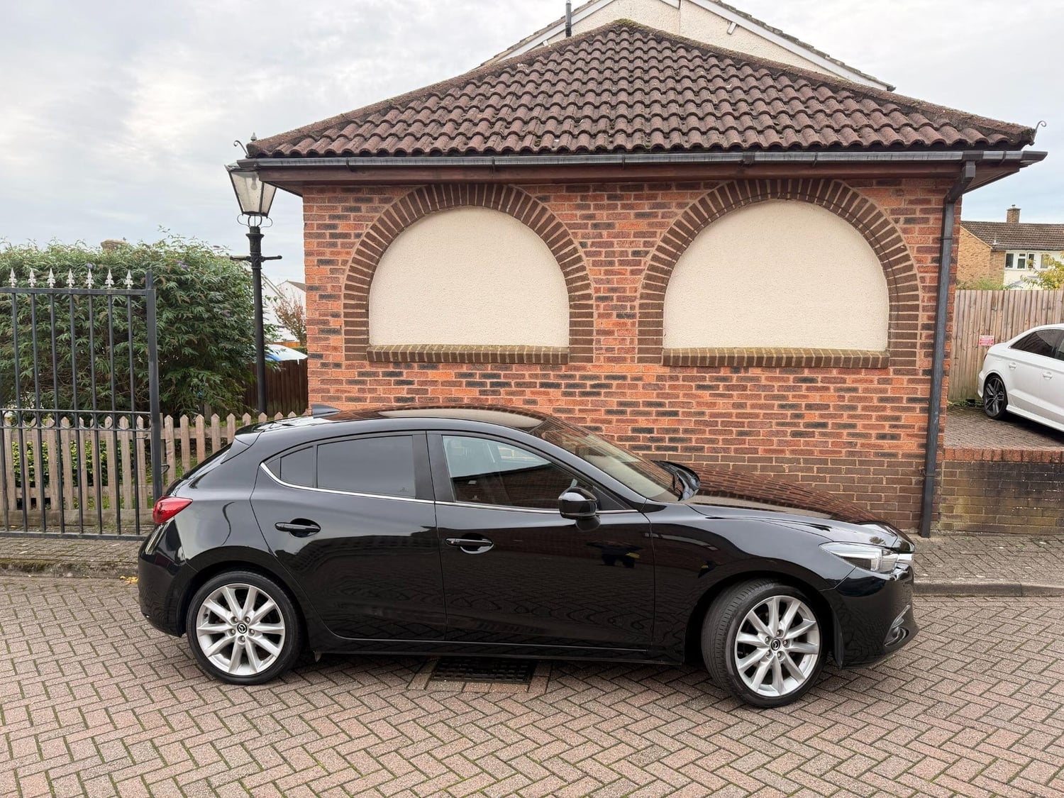 Mazda 3 2017 - Cars in Sutton